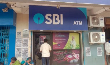 ATM ମେସିନ୍ ଖାଲିହୋଇ ପଡ଼ିଛି ଗ୍ରାହକ ହନ୍ତସନ୍ତ ହେଉଛନ୍ତି