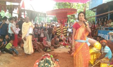 ପ୍ରବଳ ଜନ ଗହଳି ମଧ୍ୟରେ ଦଣ୍ଡନୃତ୍ୟ ନୂଆପଦର  ..........................................