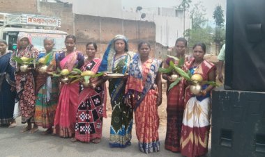 ବଡ଼ପଟୁଆର ରେ ଗଣ୍ଡଗାଁ ଦଣ୍ଡନୃତ୍ୟ ଦଳ କୁ ସ୍ୱାଗତ କଲେ କଳାକାର ମହାସଂଘ ର କର୍ମୀ